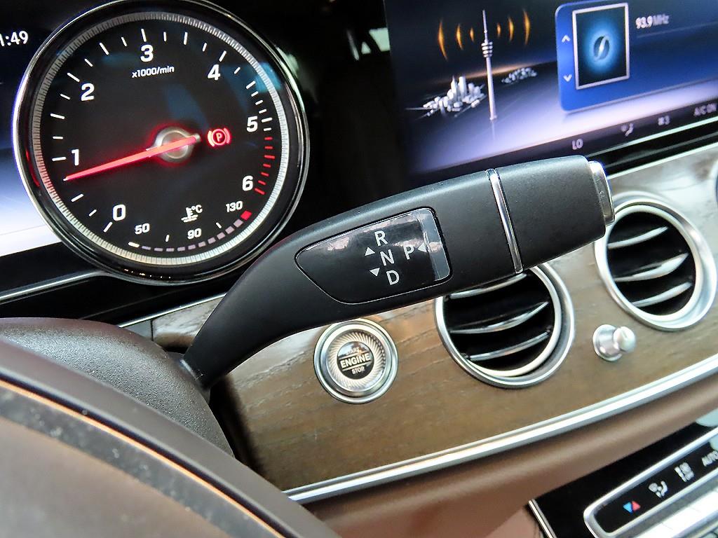 Mercedes Benz E class - Vista 11