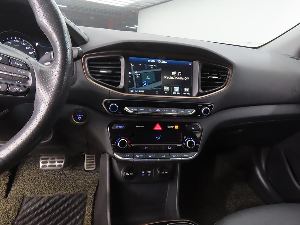 HYUNDAI Ioniq - Vista 10