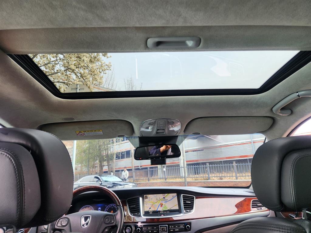 HYUNDAI Equus - Vista 9