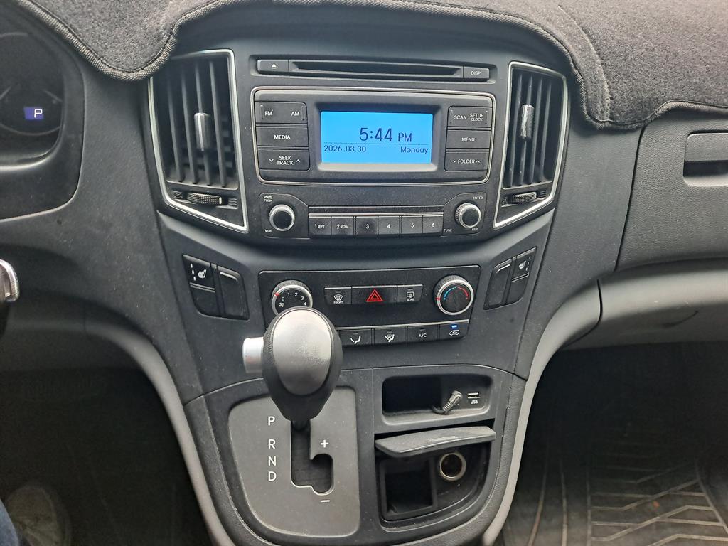 HYUNDAI Starex - Vista 8