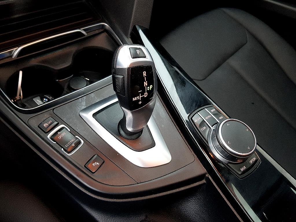 BMW 3 series 2018 Negro - Importación desde Corea - HF Imports Iquique - Foto 13