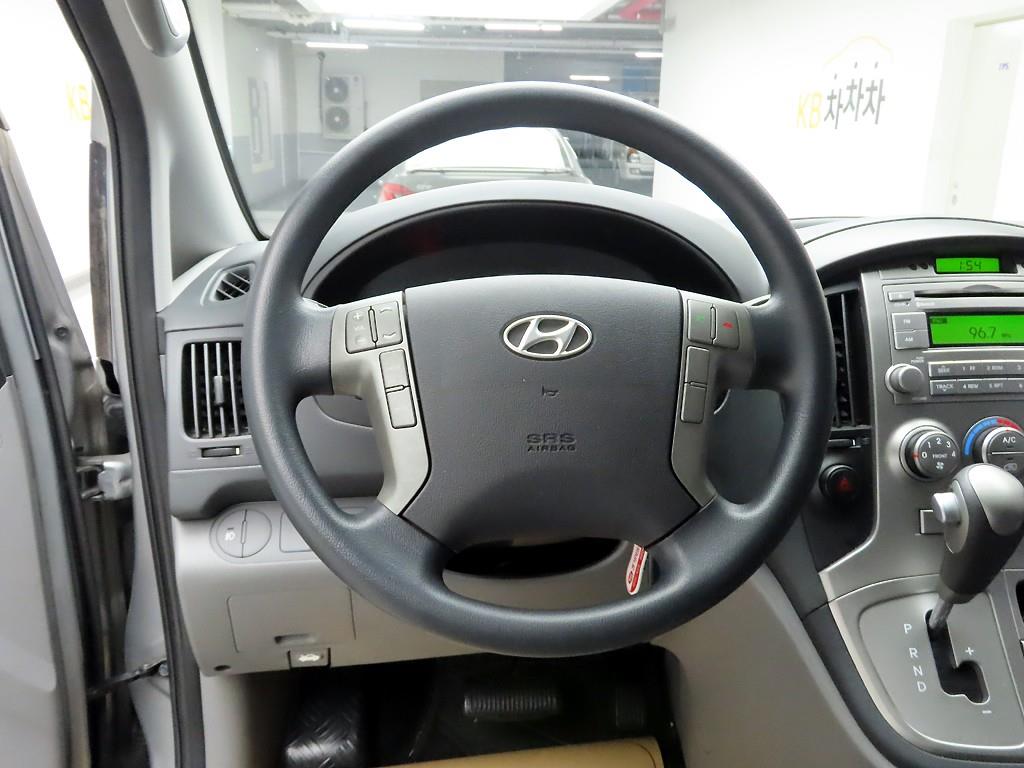 HYUNDAI Starex - Vista 8