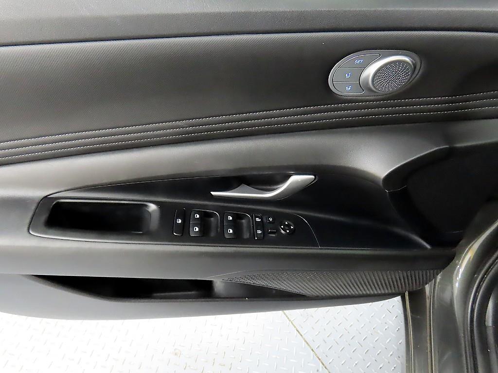 HYUNDAI Avante - Vista 11