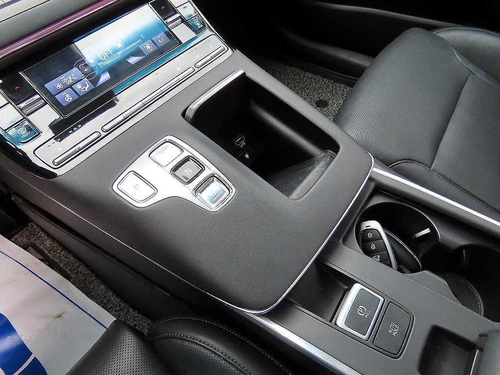 HYUNDAI Grandeur - Vista 10