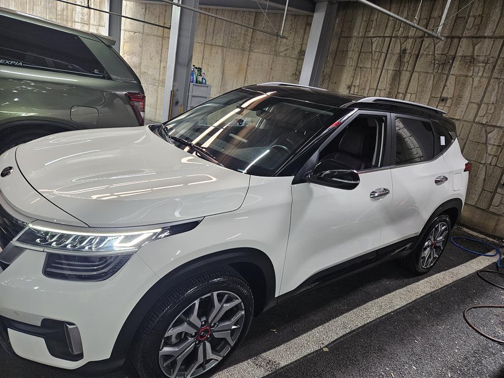 KIA Seltos - Vista 2