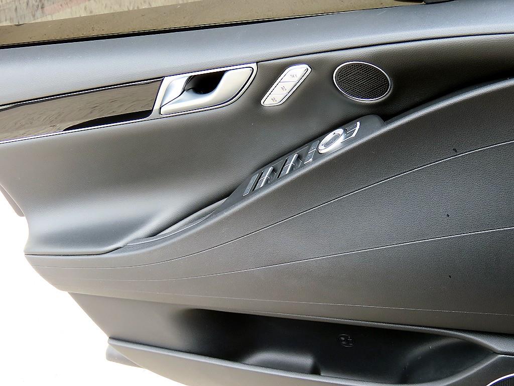 Genesis G80 - Vista 12