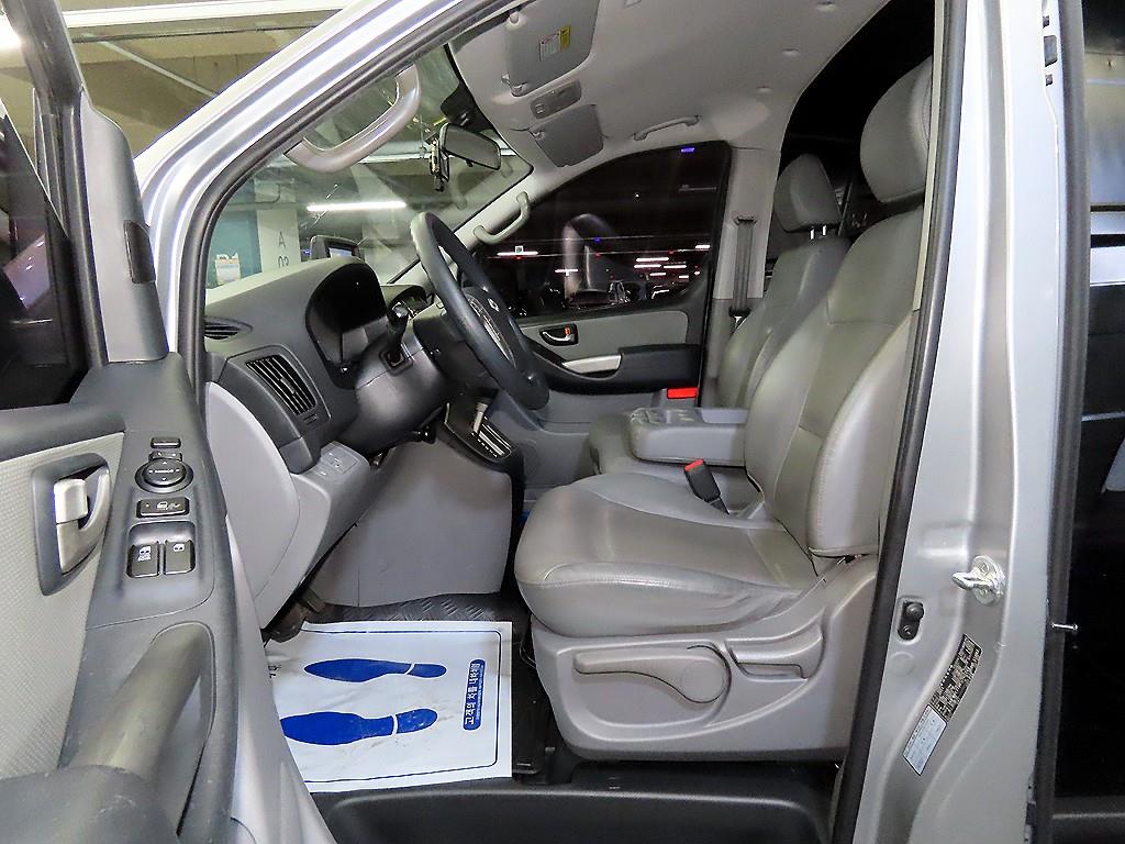 HYUNDAI Starex - Vista 6