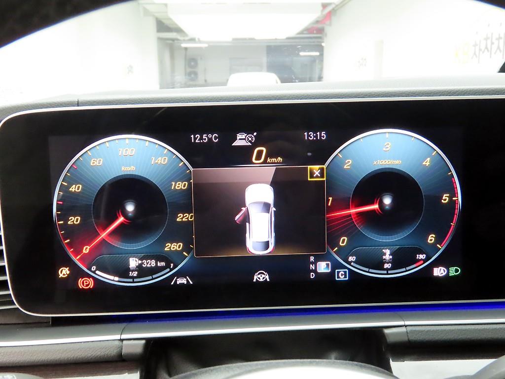 Mercedes Benz GLE Class - Vista 5