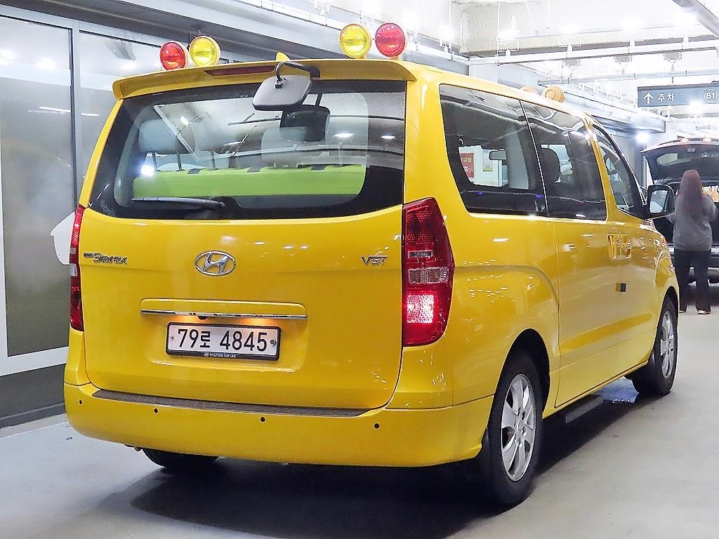 HYUNDAI Starex - Vista 4