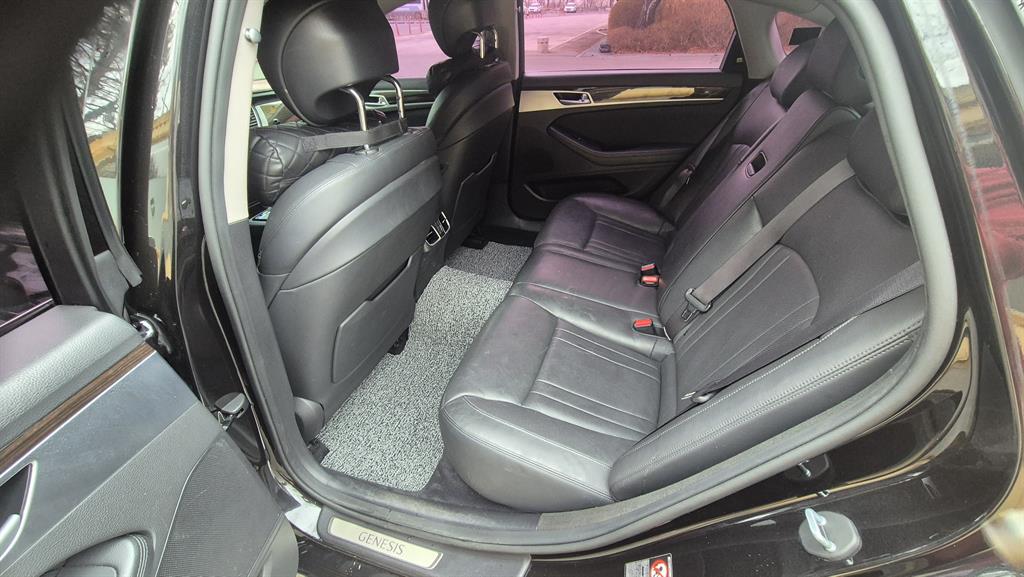 Genesis G80 - Vista 12