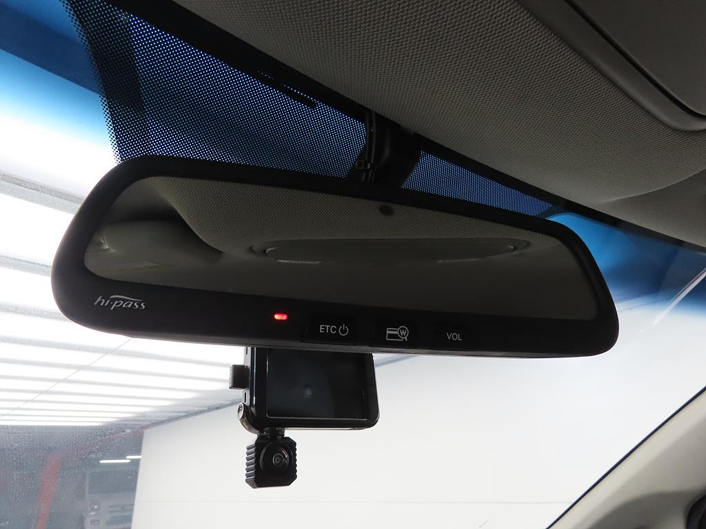 KIA Carnival - Vista 12