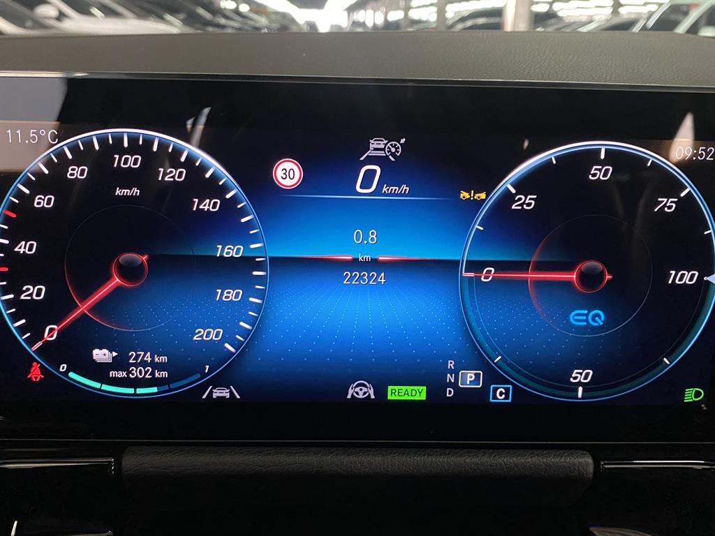 Mercedes Benz EQA - Vista 5