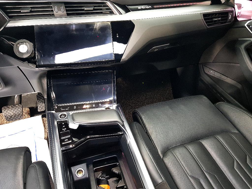 Audi e-Tron - Vista 10