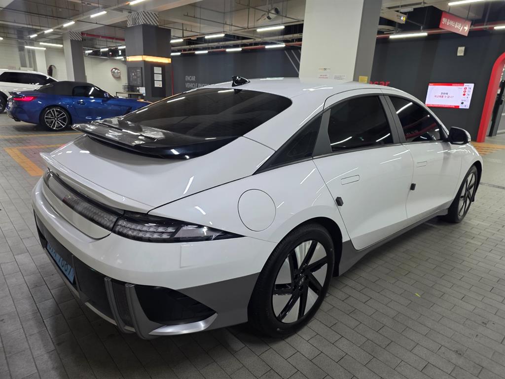 HYUNDAI Ioniq 6 - Vista 4