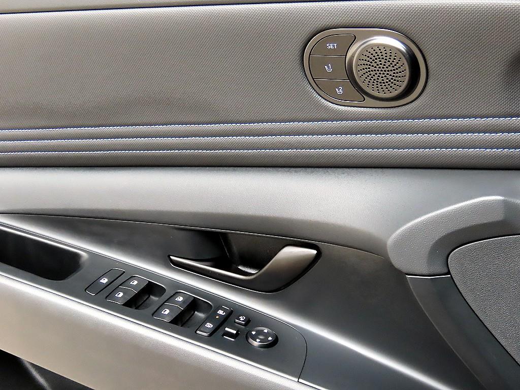 HYUNDAI Avante - Vista 11