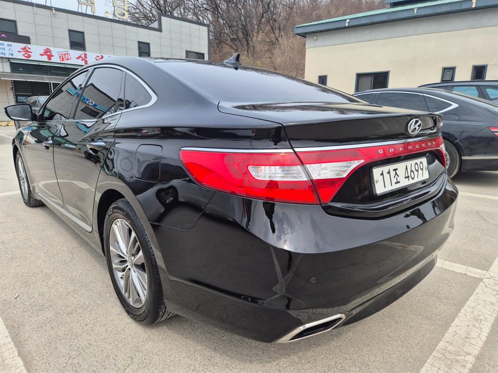 HYUNDAI Grandeur - Vista 7