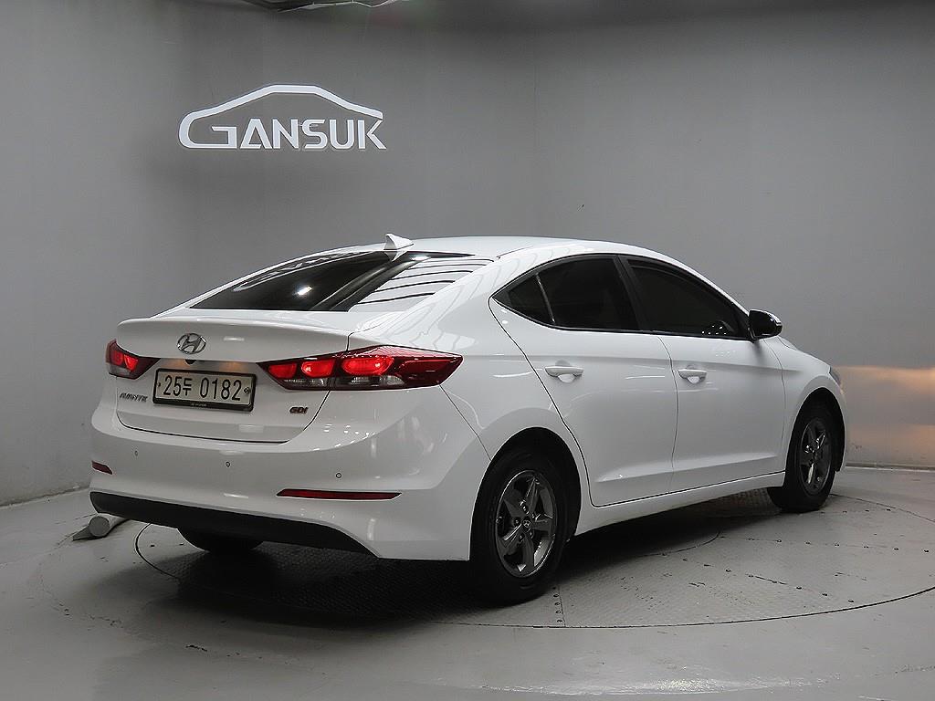 HYUNDAI Avante - Vista 7