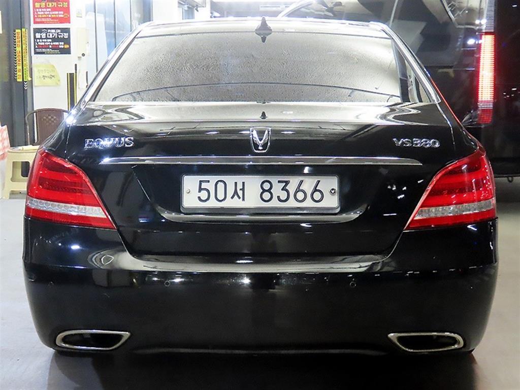 HYUNDAI Equus - Vista 5