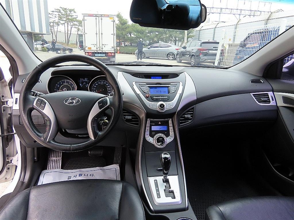 HYUNDAI Avante - Vista 7