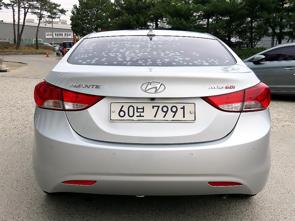 HYUNDAI Avante - Vista 4