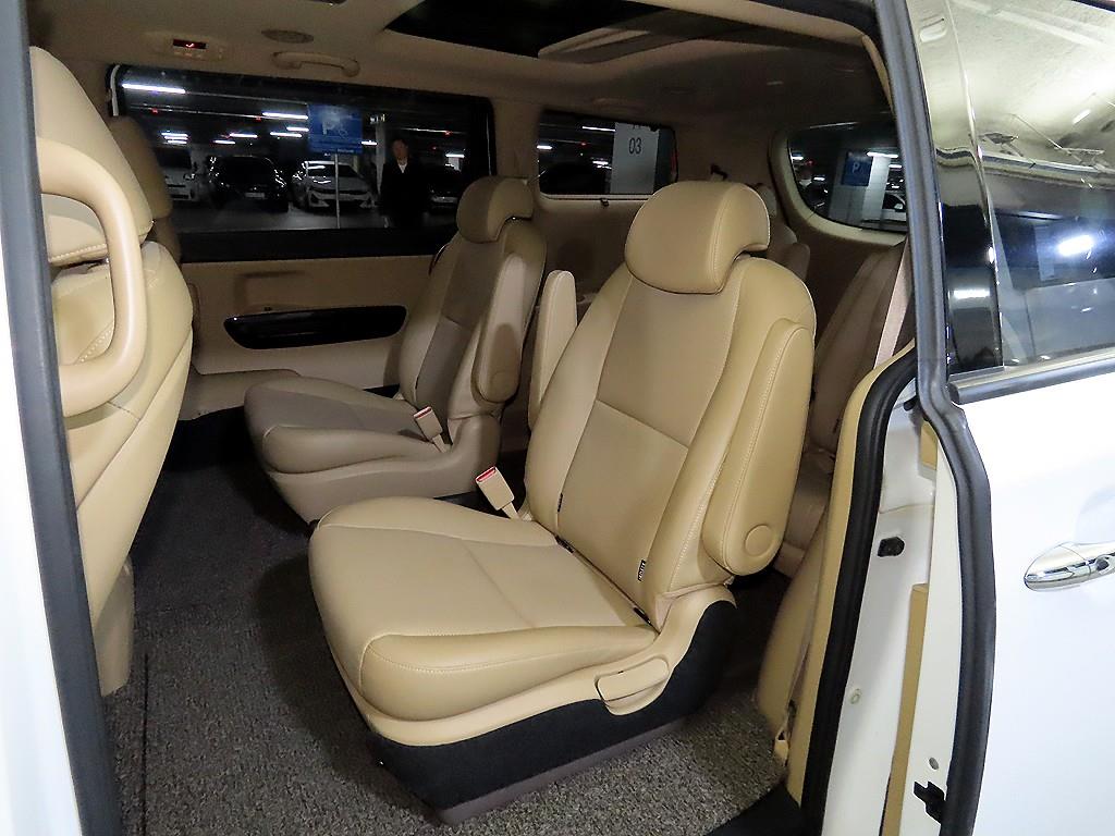 KIA Carnival - Vista 7