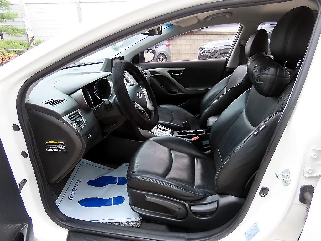 HYUNDAI Avante - Vista 5