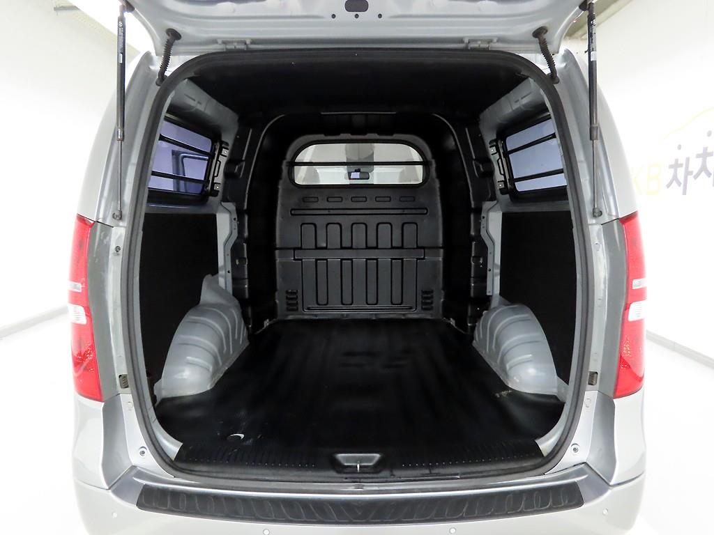 HYUNDAI Starex - Vista 5