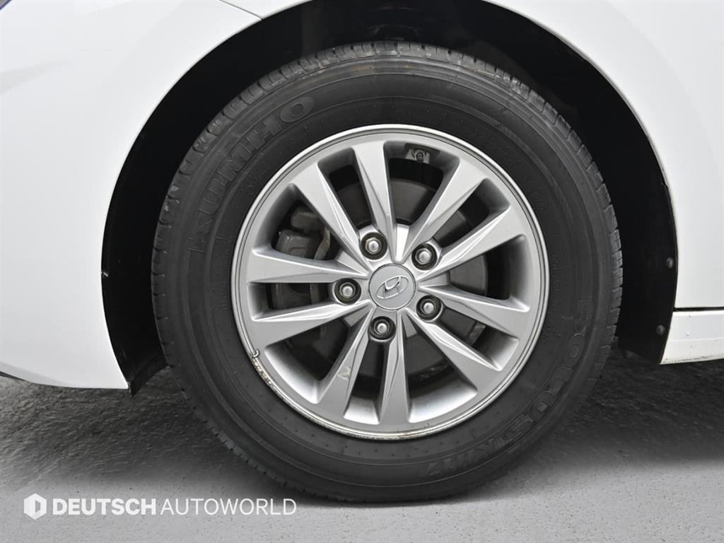 HYUNDAI Avante - Vista 5