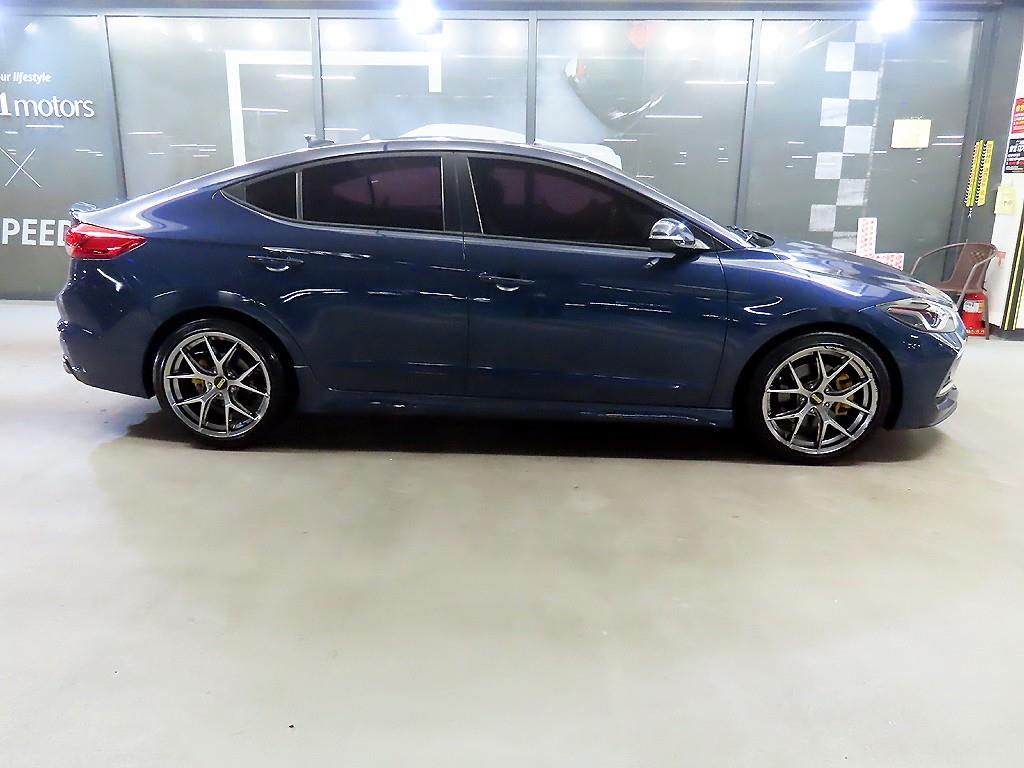 HYUNDAI Avante - Vista 3