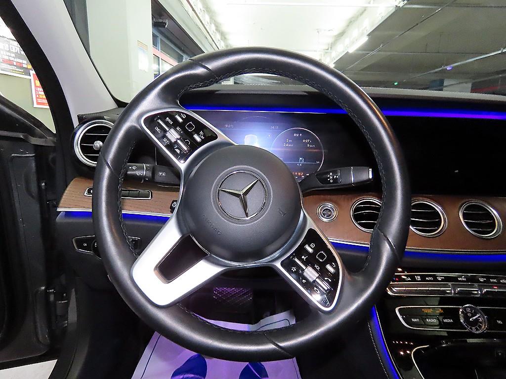 Mercedes Benz E class - Vista 8