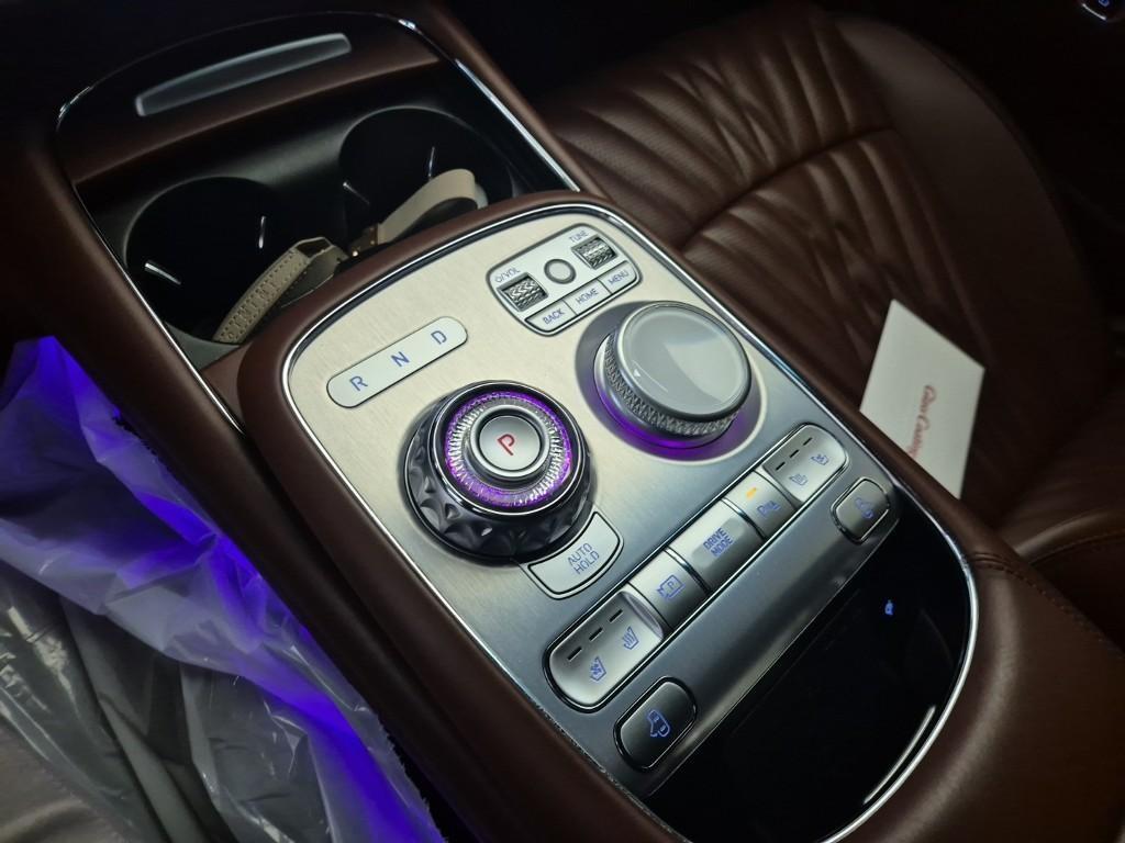 Genesis G90 - Vista 8