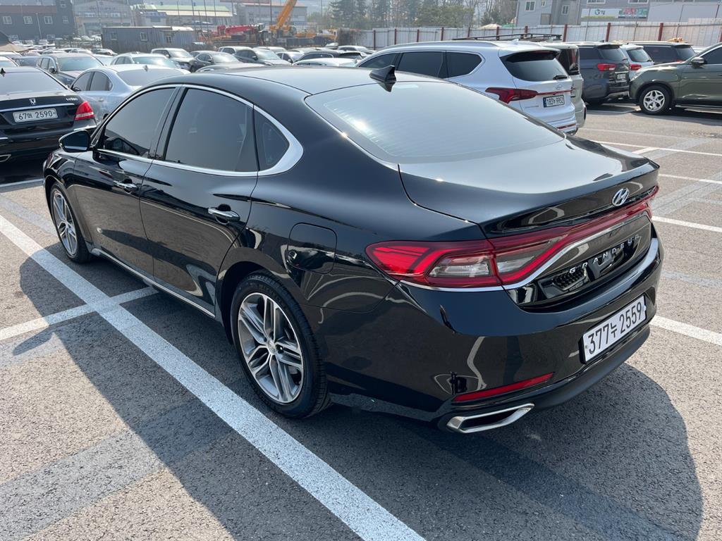 HYUNDAI Grandeur - Vista 5