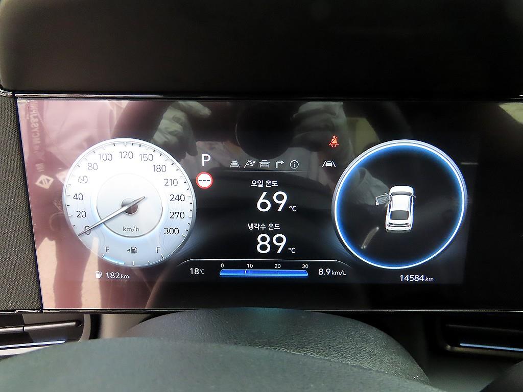 HYUNDAI Avante - Vista 9