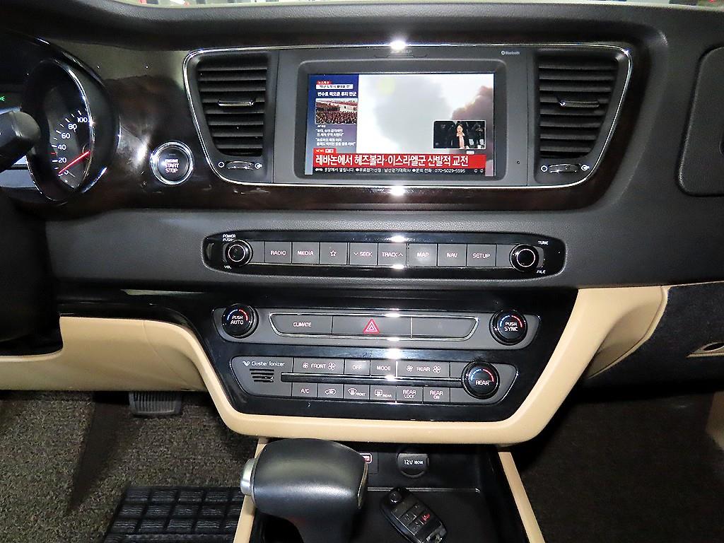 KIA Carnival - Vista 11