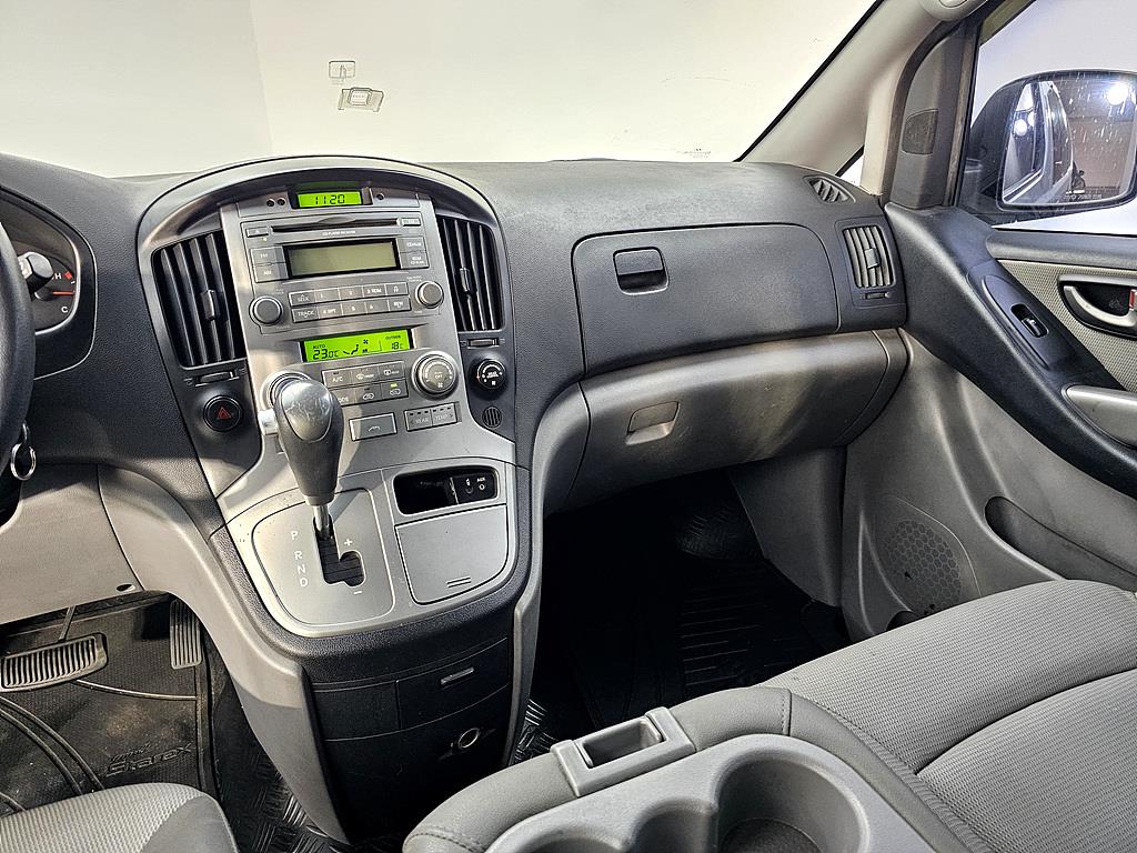 HYUNDAI Starex - Vista 10