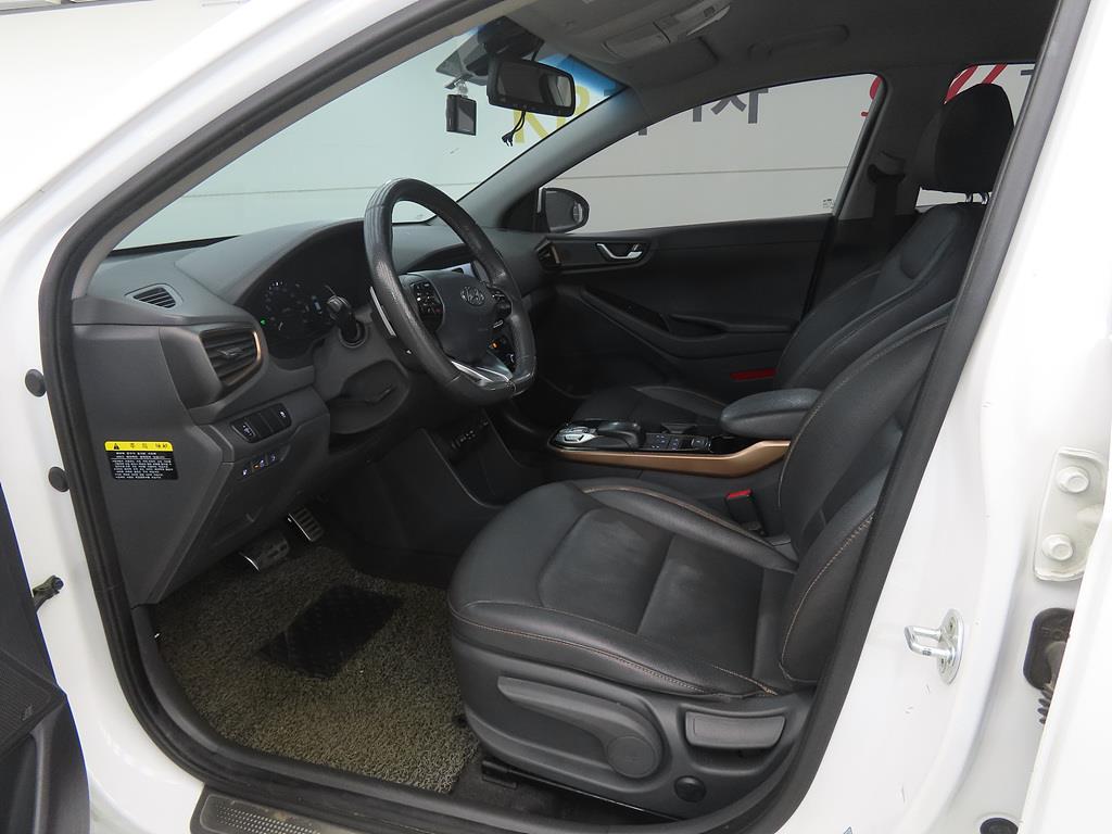 HYUNDAI Ioniq - Vista 5