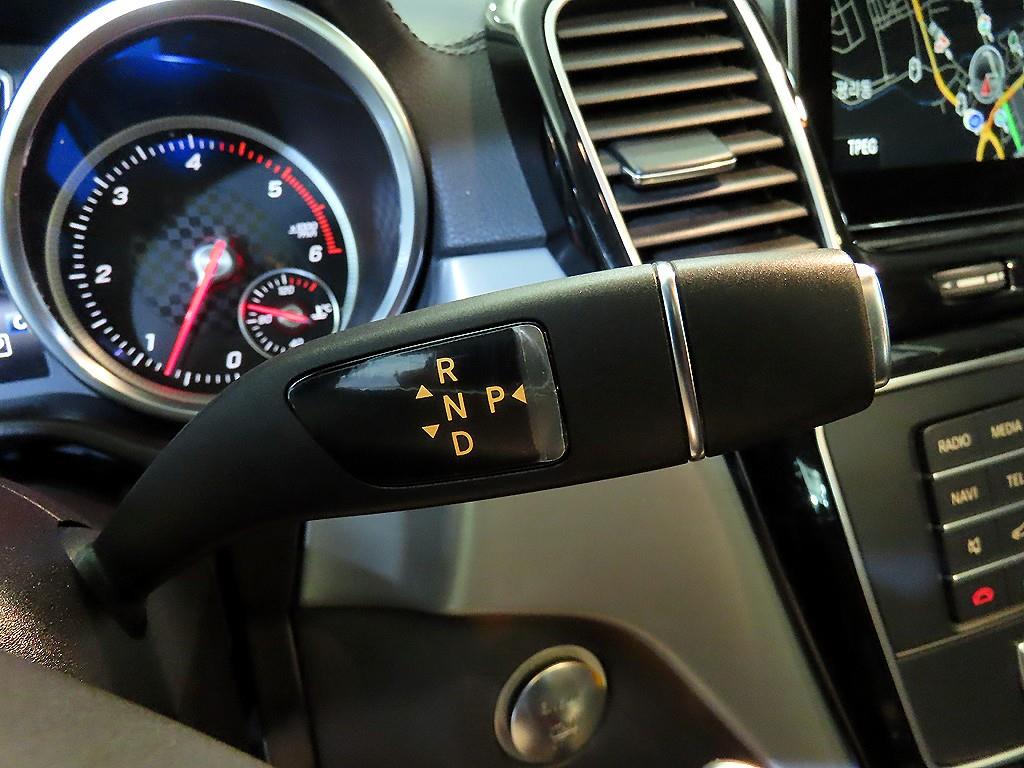 Mercedes Benz GLE Class - Vista 12