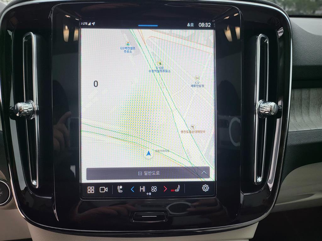 Volvo XC40 2025 Blanco - Importación desde Corea - HF Imports Iquique - Foto 13