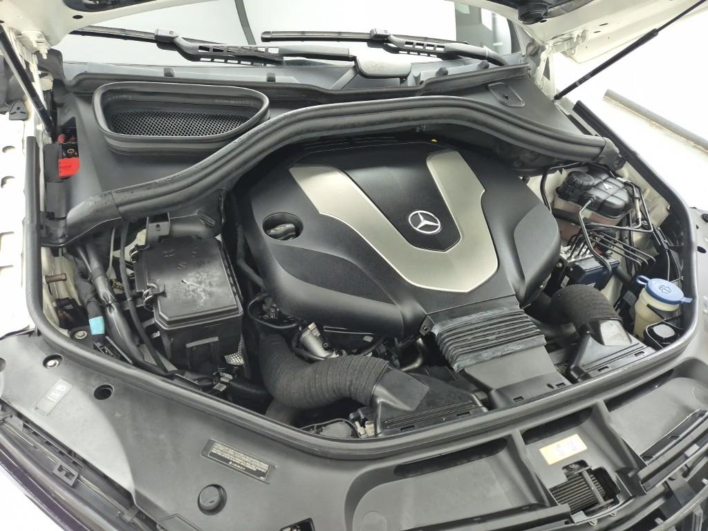 Mercedes Benz GLE Class - Vista 6