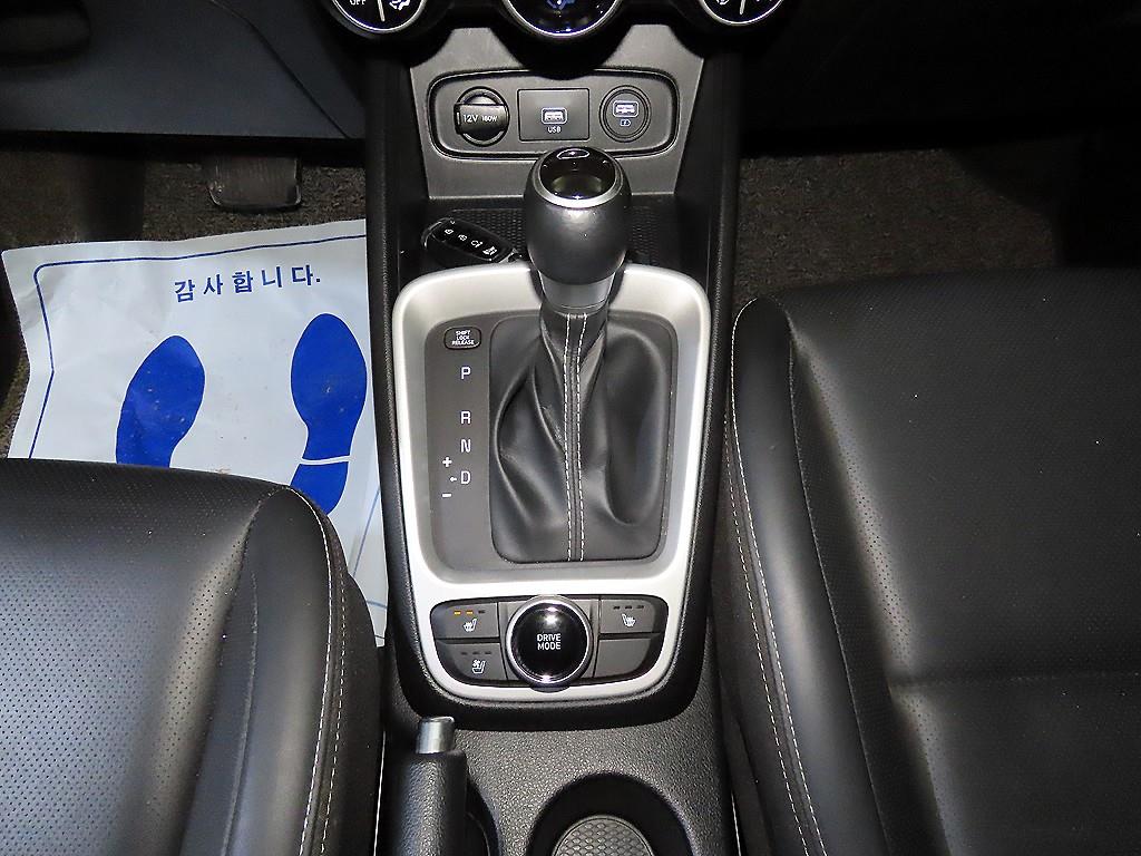 HYUNDAI Venue - Vista 12