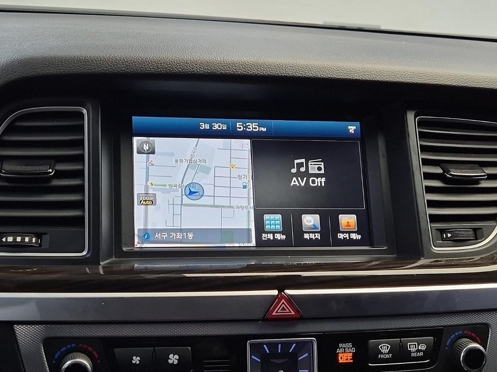 Genesis G80 - Vista 12