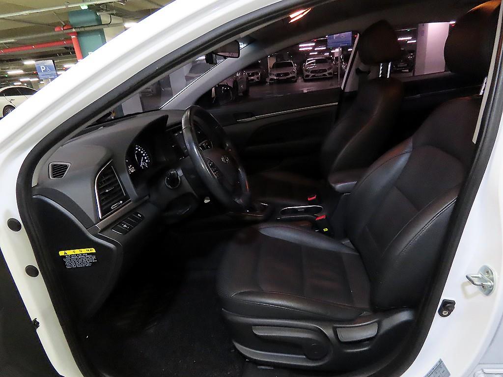 HYUNDAI Avante - Vista 6