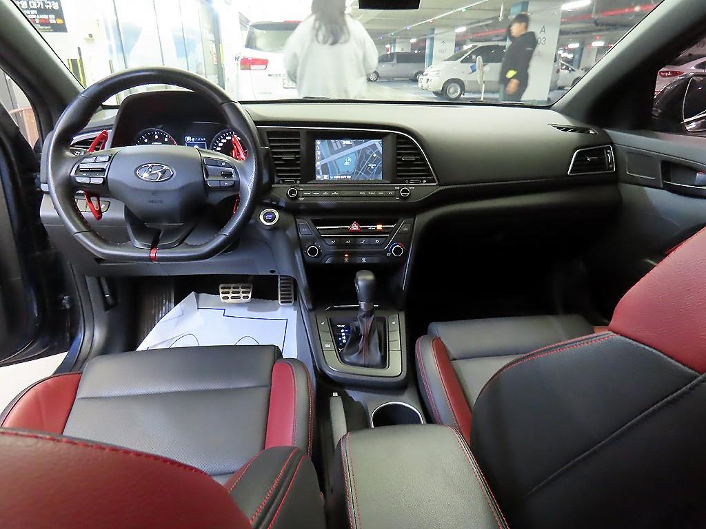 HYUNDAI Avante - Vista 10