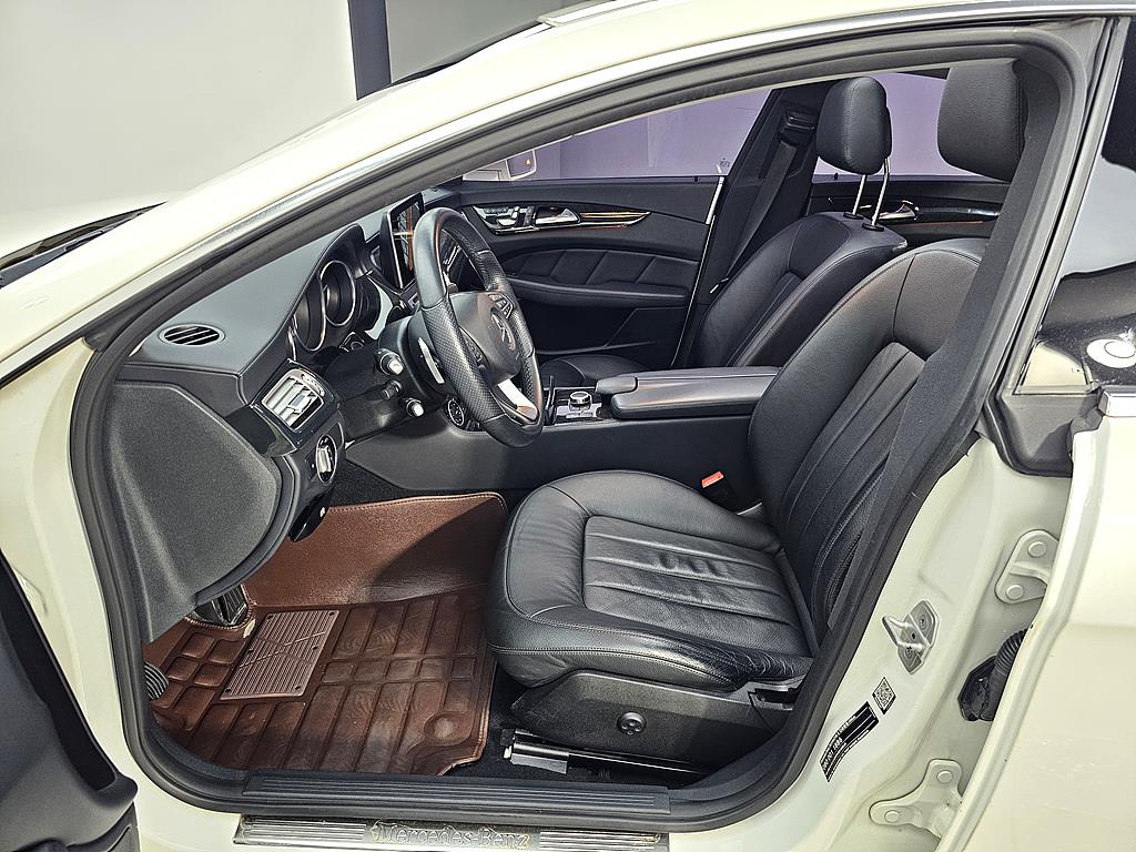 Mercedes Benz CLS Class - Vista 8