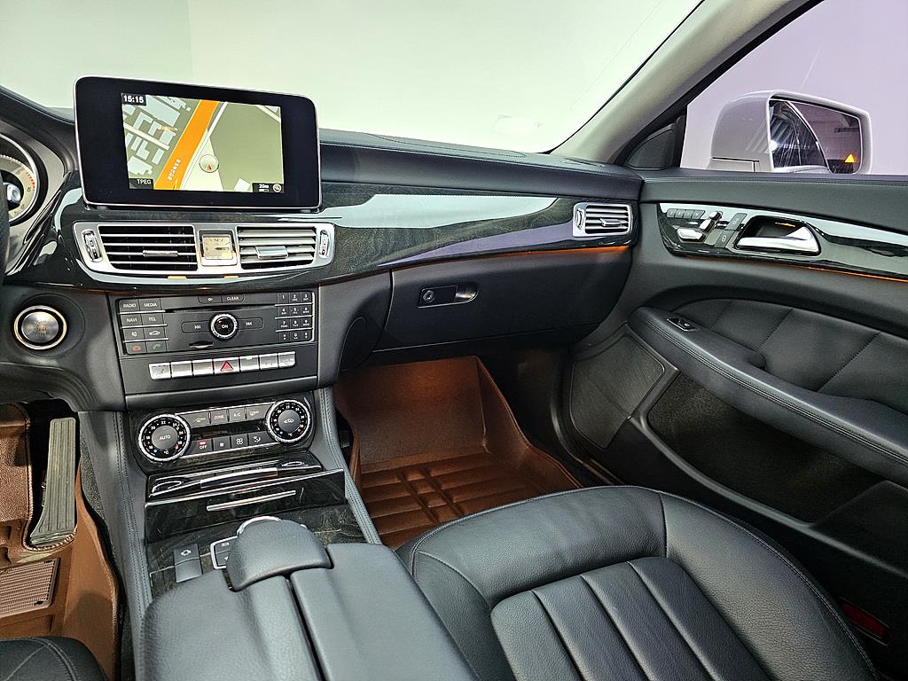 Mercedes Benz CLS Class - Vista 10