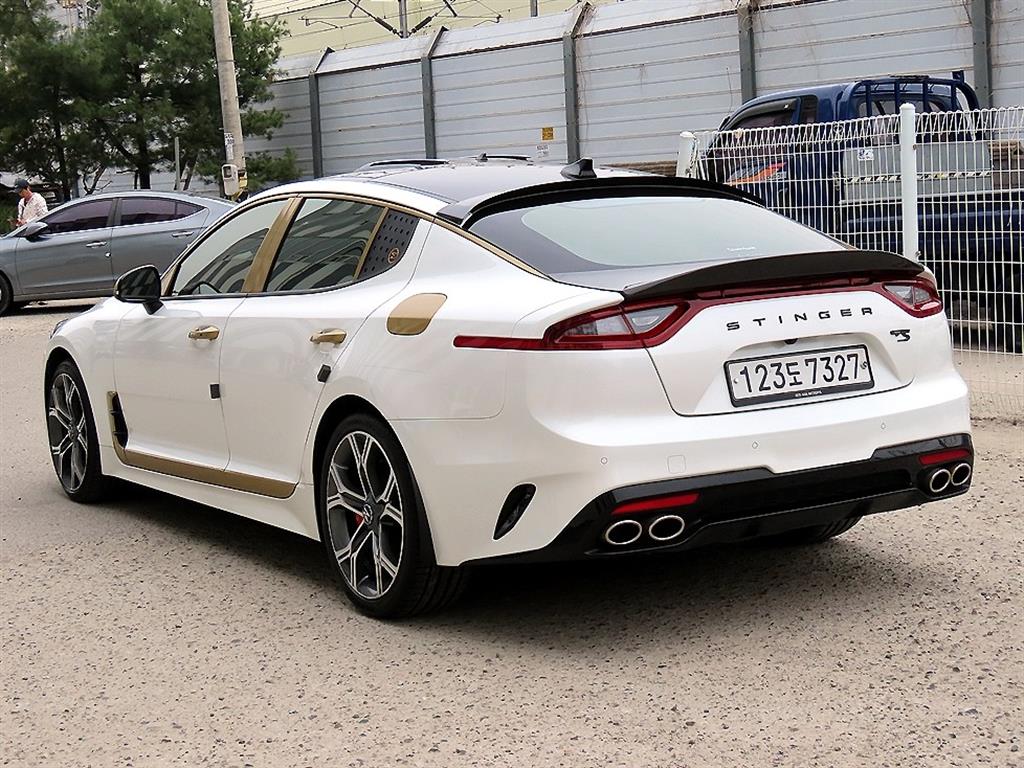 KIA Stinger - Vista 3