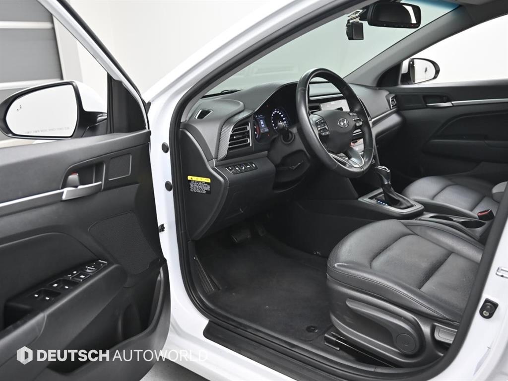 HYUNDAI Avante - Vista 11