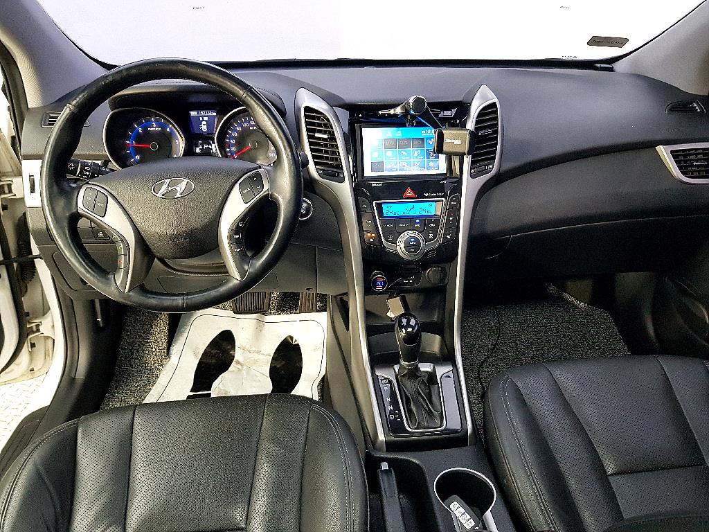 HYUNDAI i30 - Vista 5