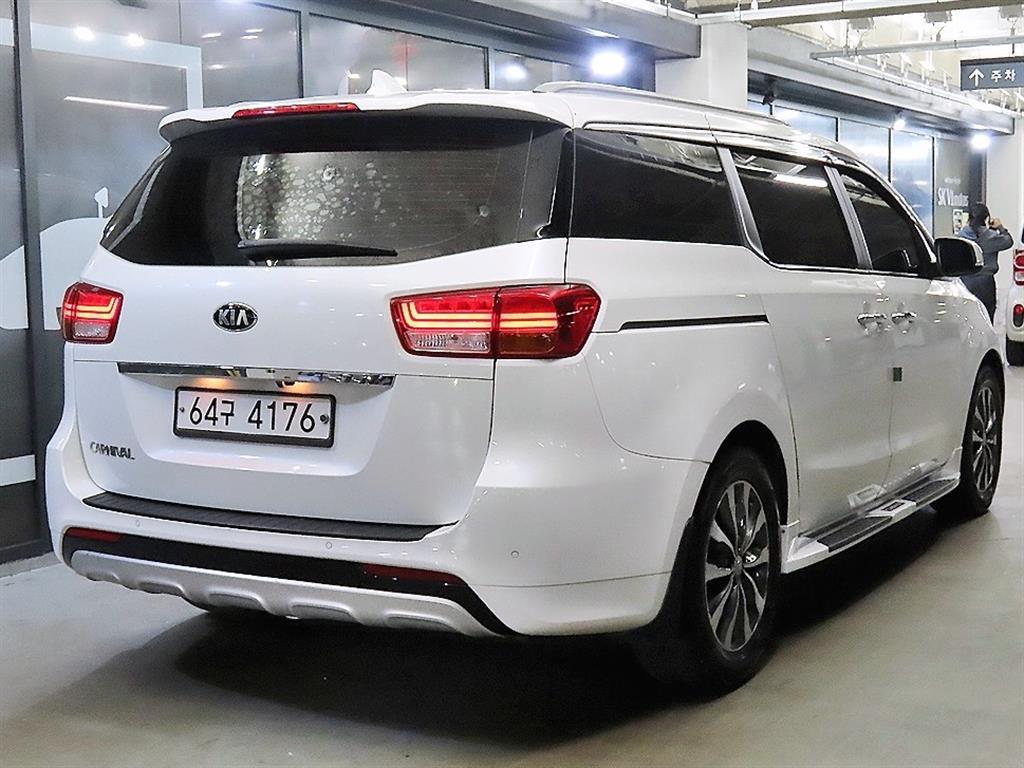 KIA Carnival - Vista 4