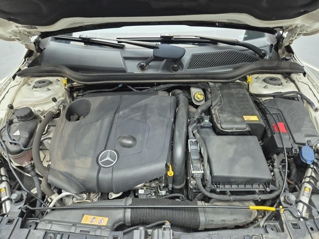 Mercedes Benz GLA Class - Vista 5